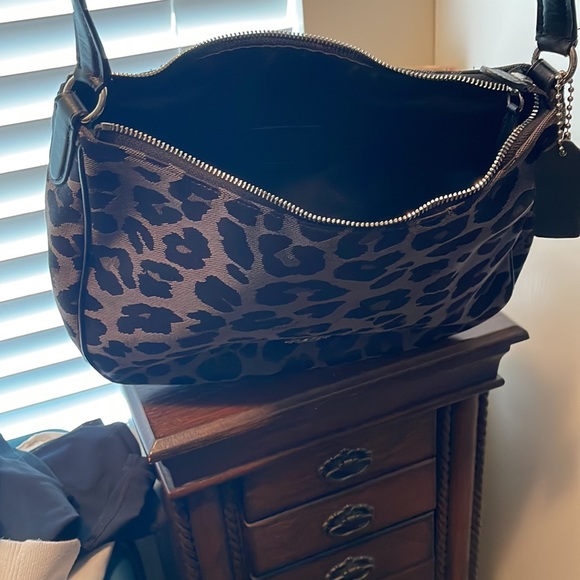 Coach purse - Picture 3 of 4